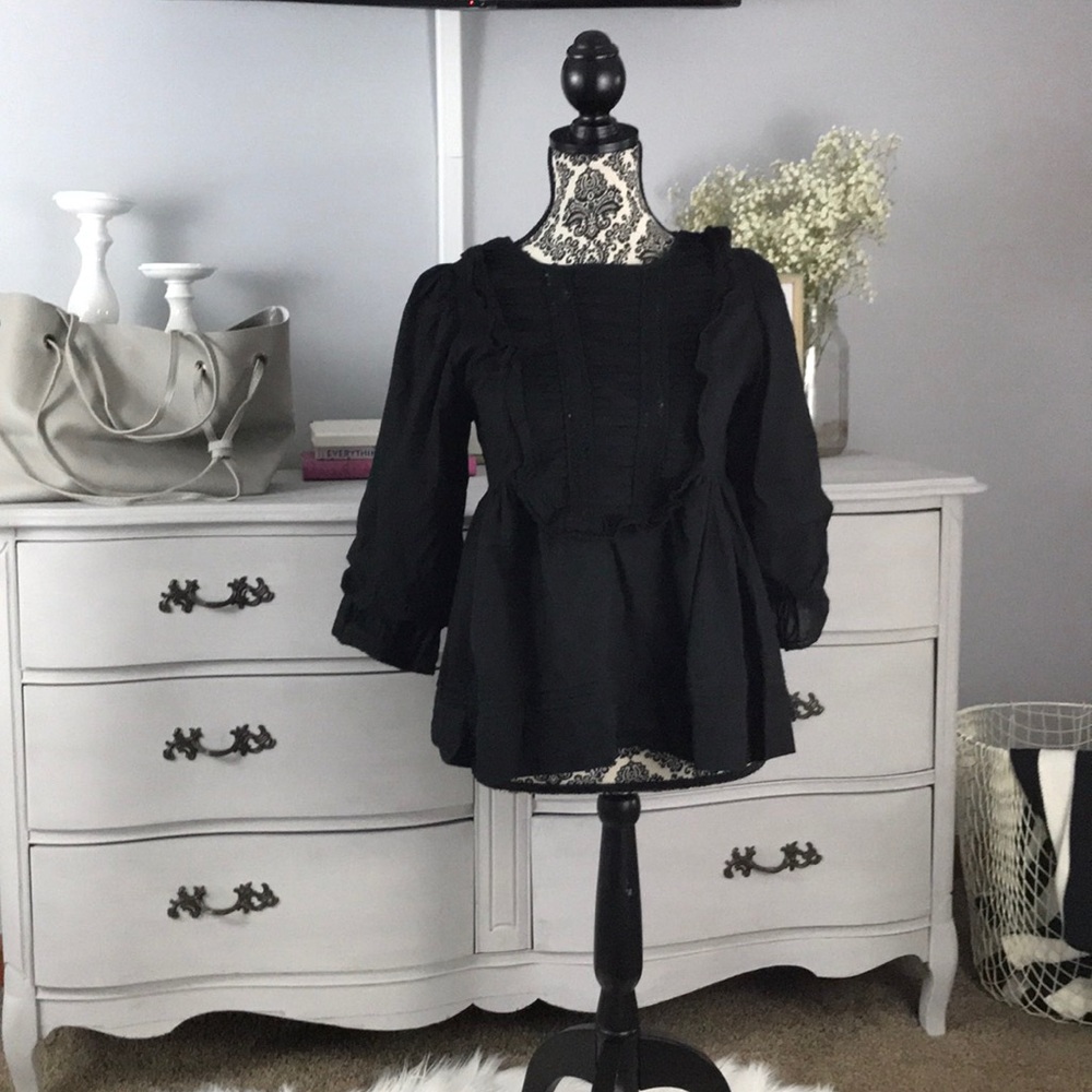 BCBG MAXAZRIA •Ruffle Blouse•